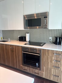 Kitchen area, fully stocked except a can opener! No details on recycling, but I think that’s an Ontario thing.