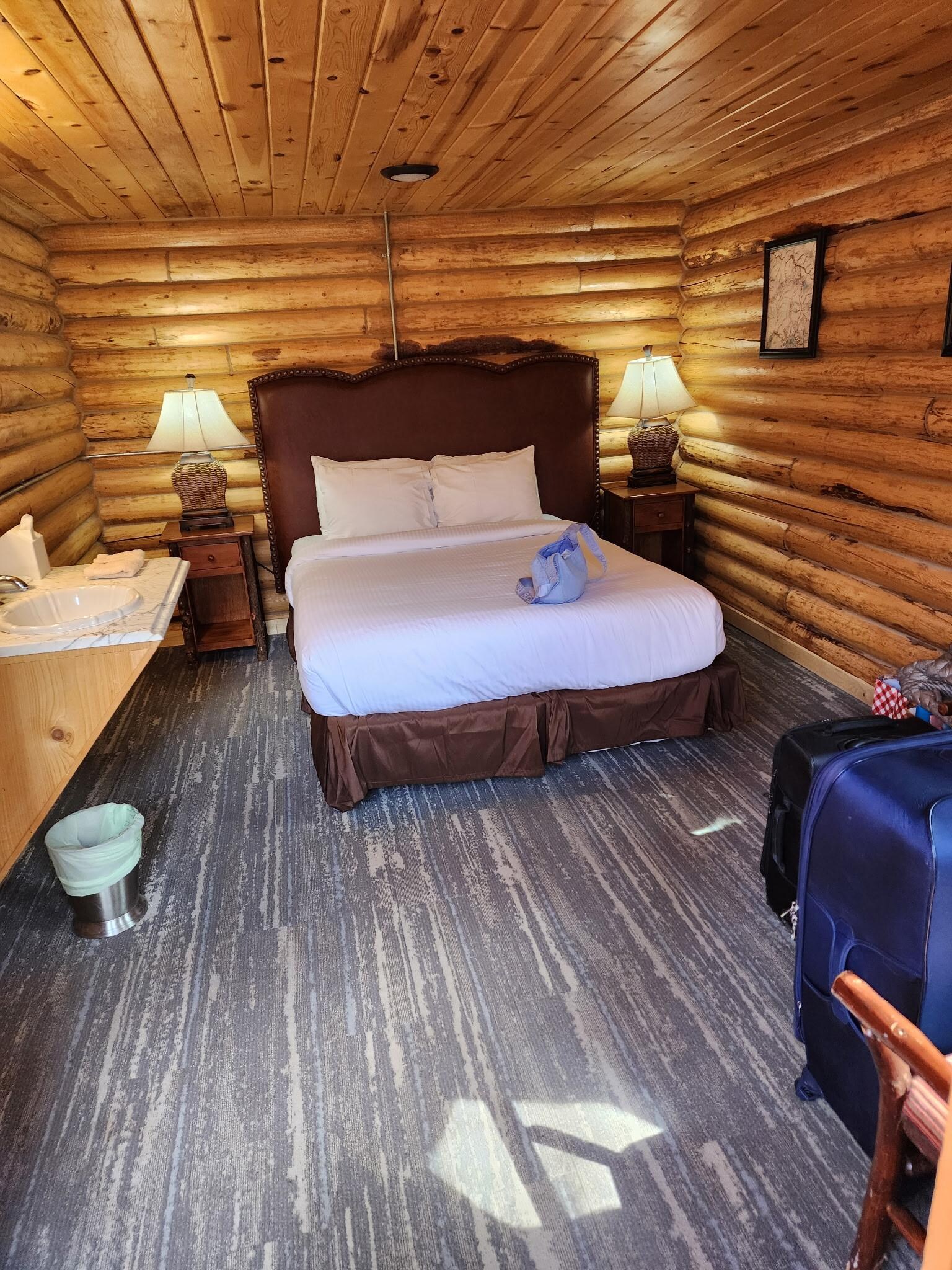 Queen bed room 