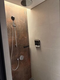 湯量たっぷりのシャワー