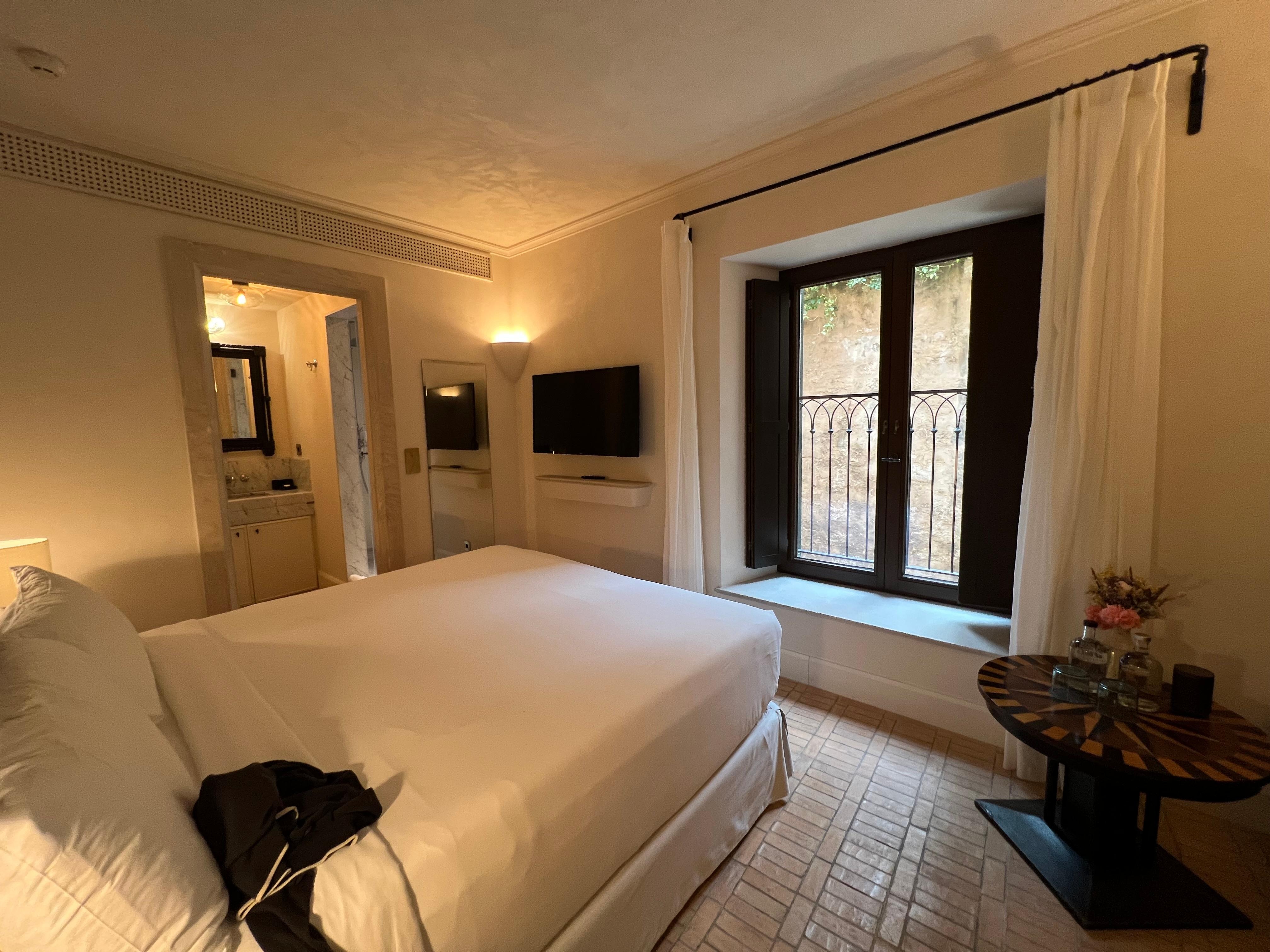 No patio, balcony, and dark