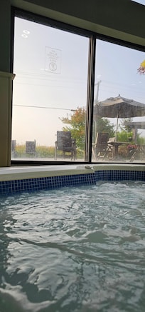 Hot tub in the morning