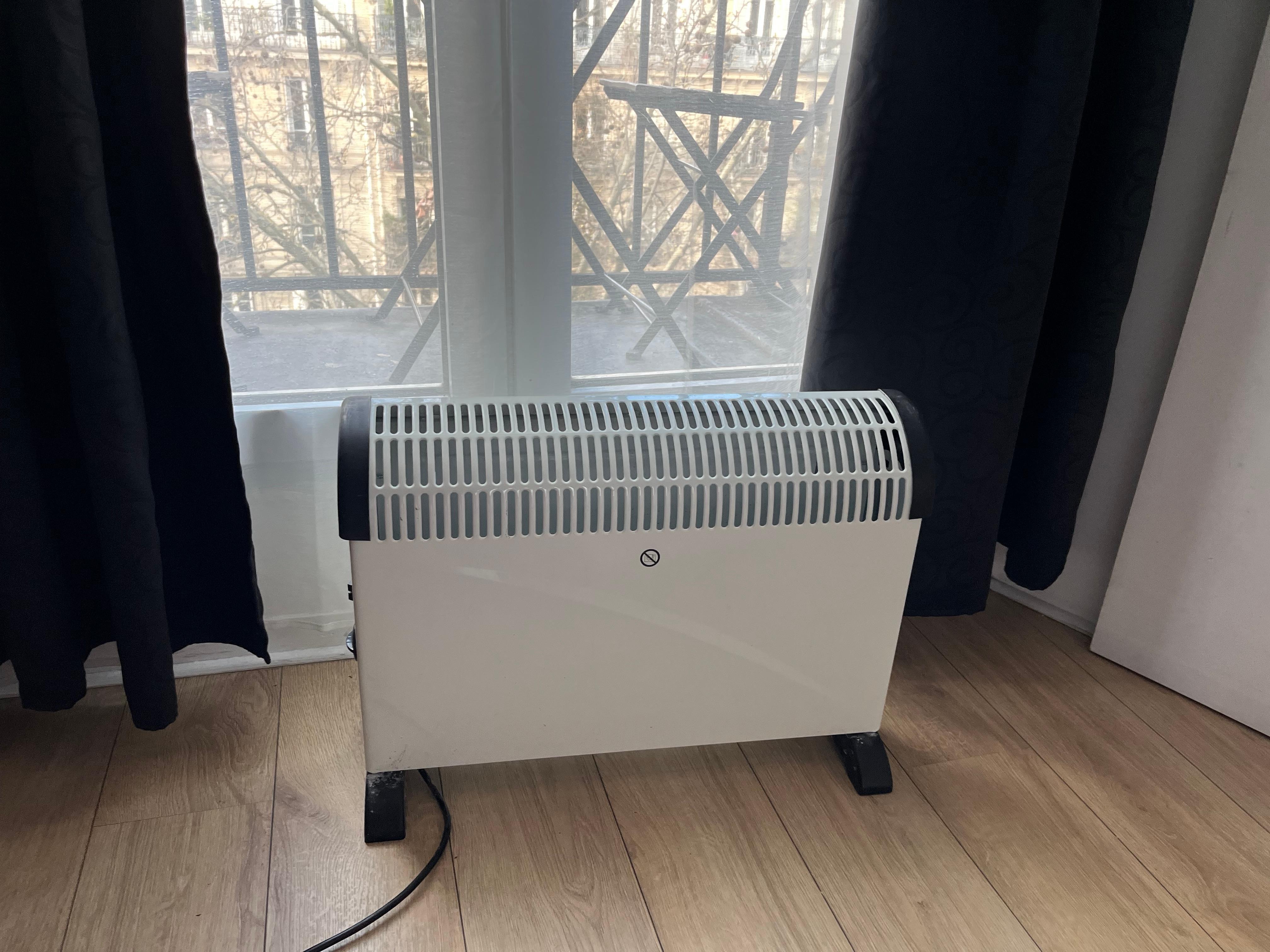 Radiateur portatif en guise de chauffage (la climatisation était défaillante)