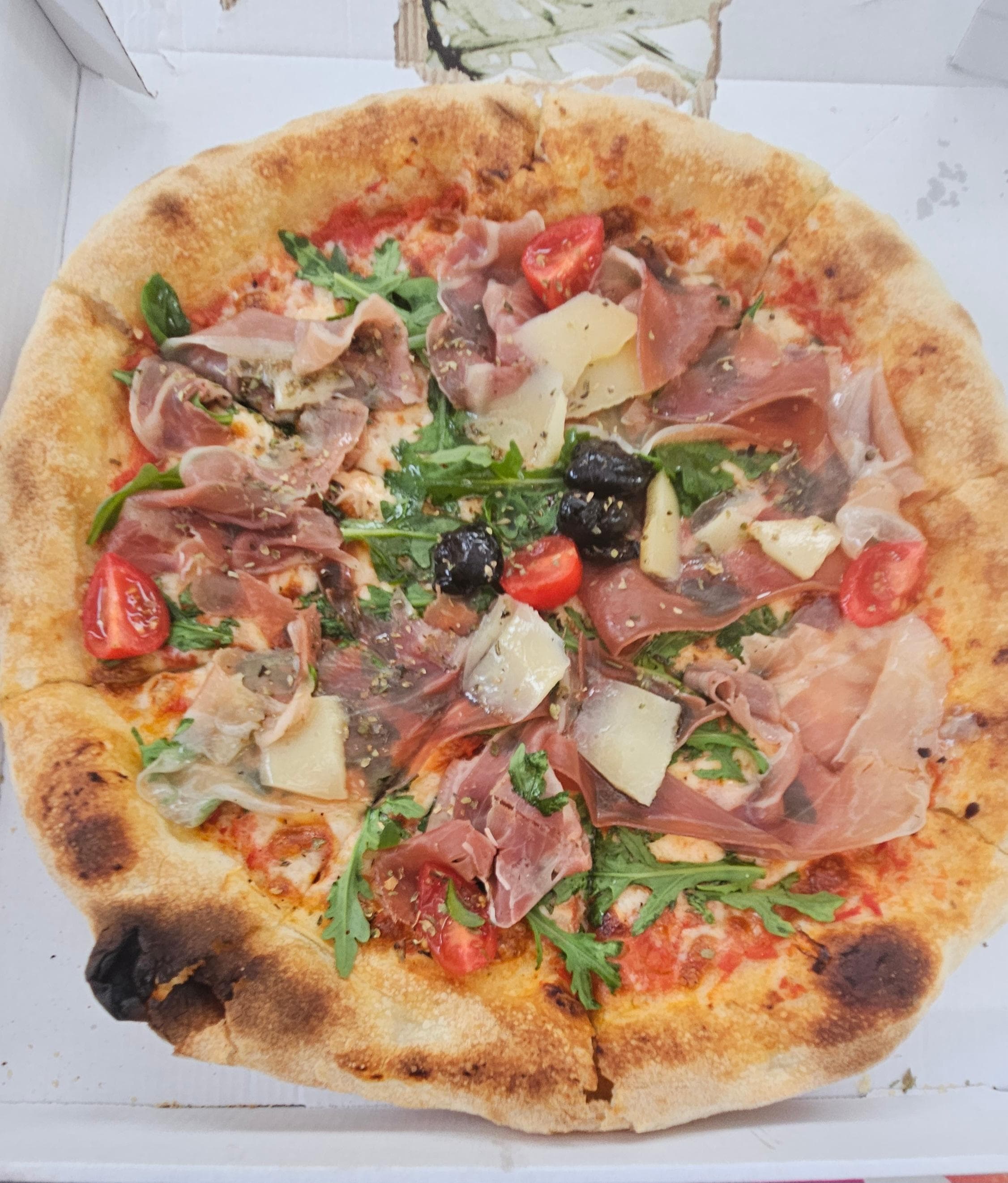 Pizza Parme à emporter au Mazet des Anges (Camping Gaujac à 200m du Mazet)