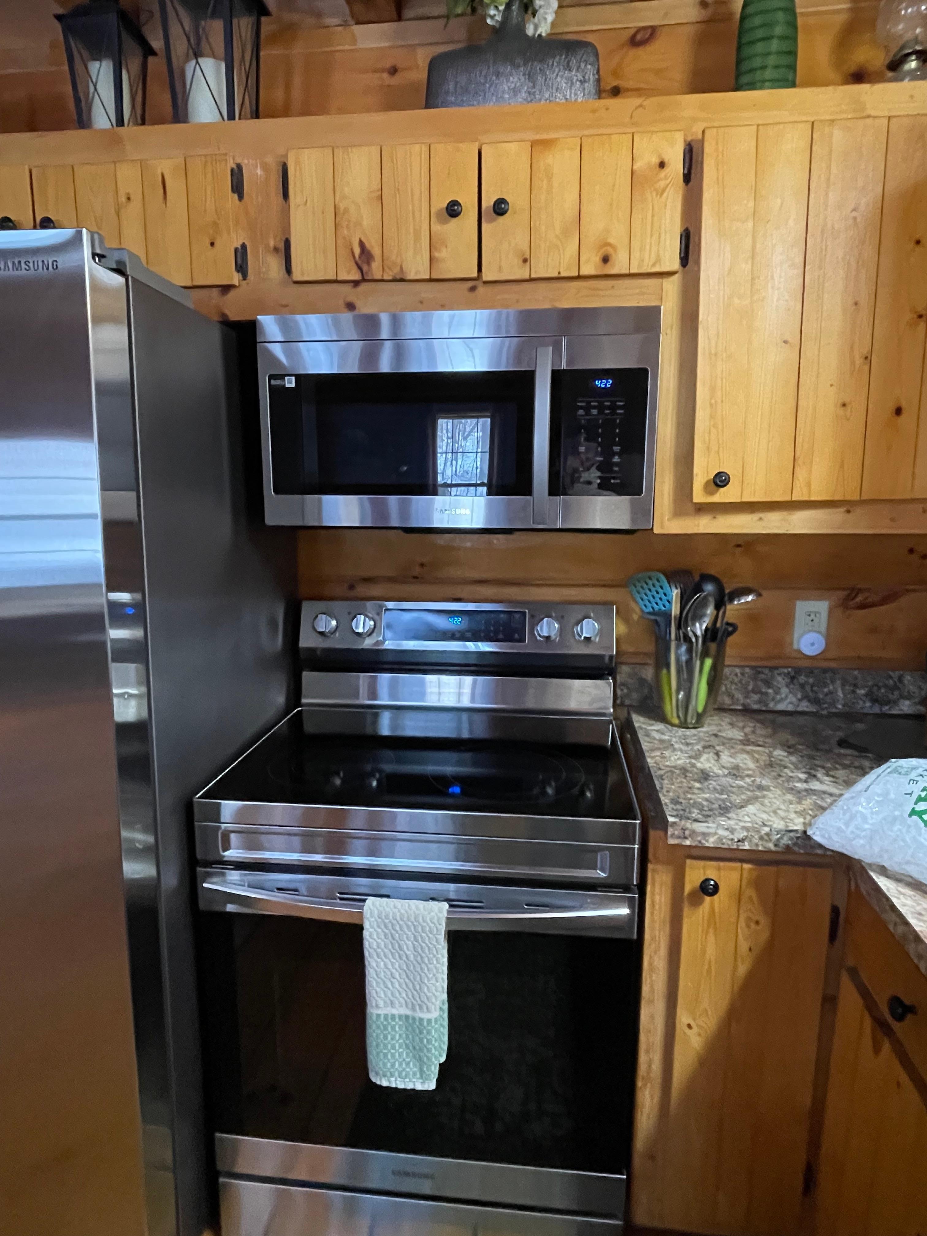 Very nice appliances, good cookware and very clean.