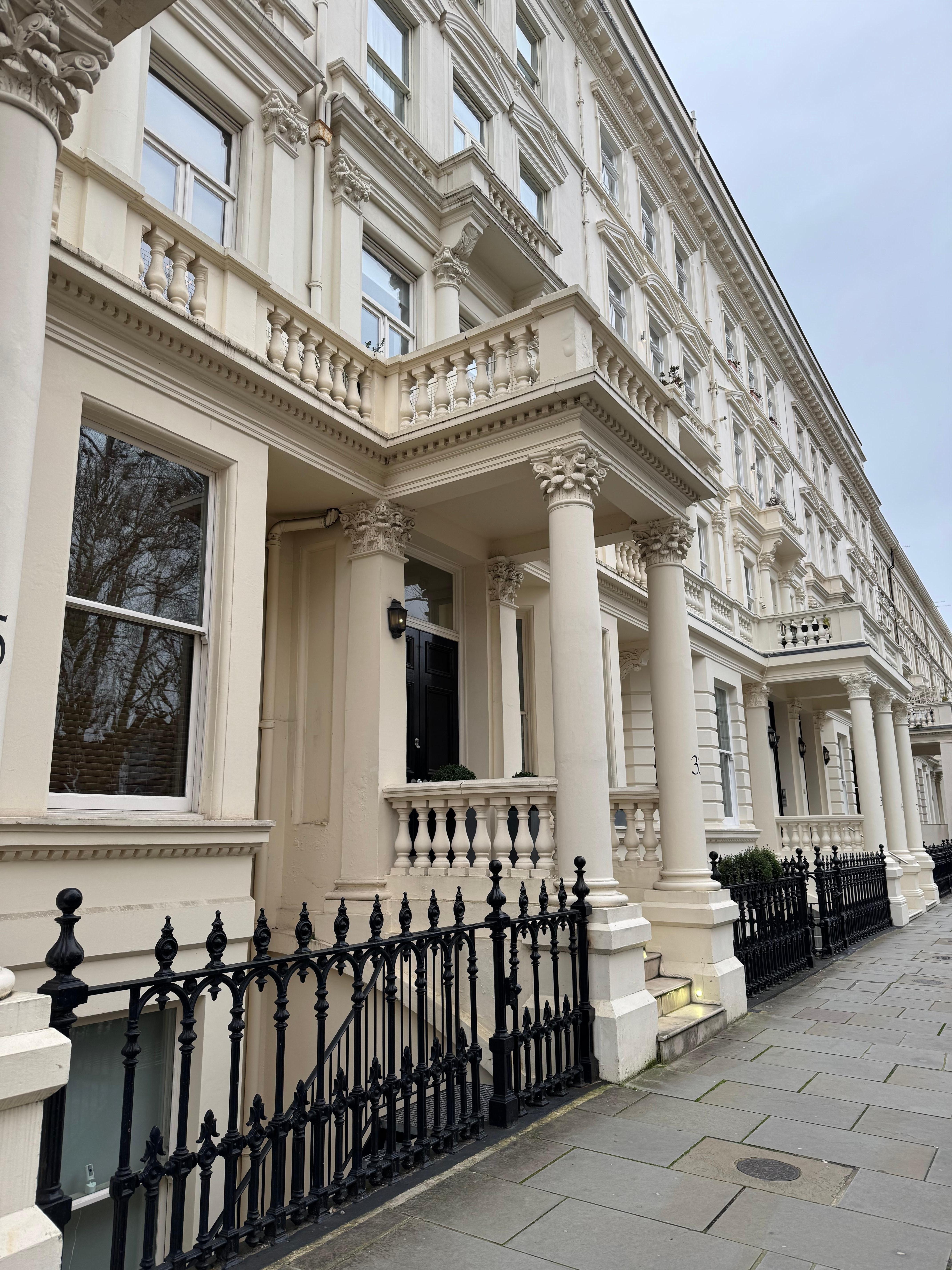 Great street. Nice neighborhood.