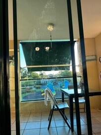 Cristal puerta balcón sucio