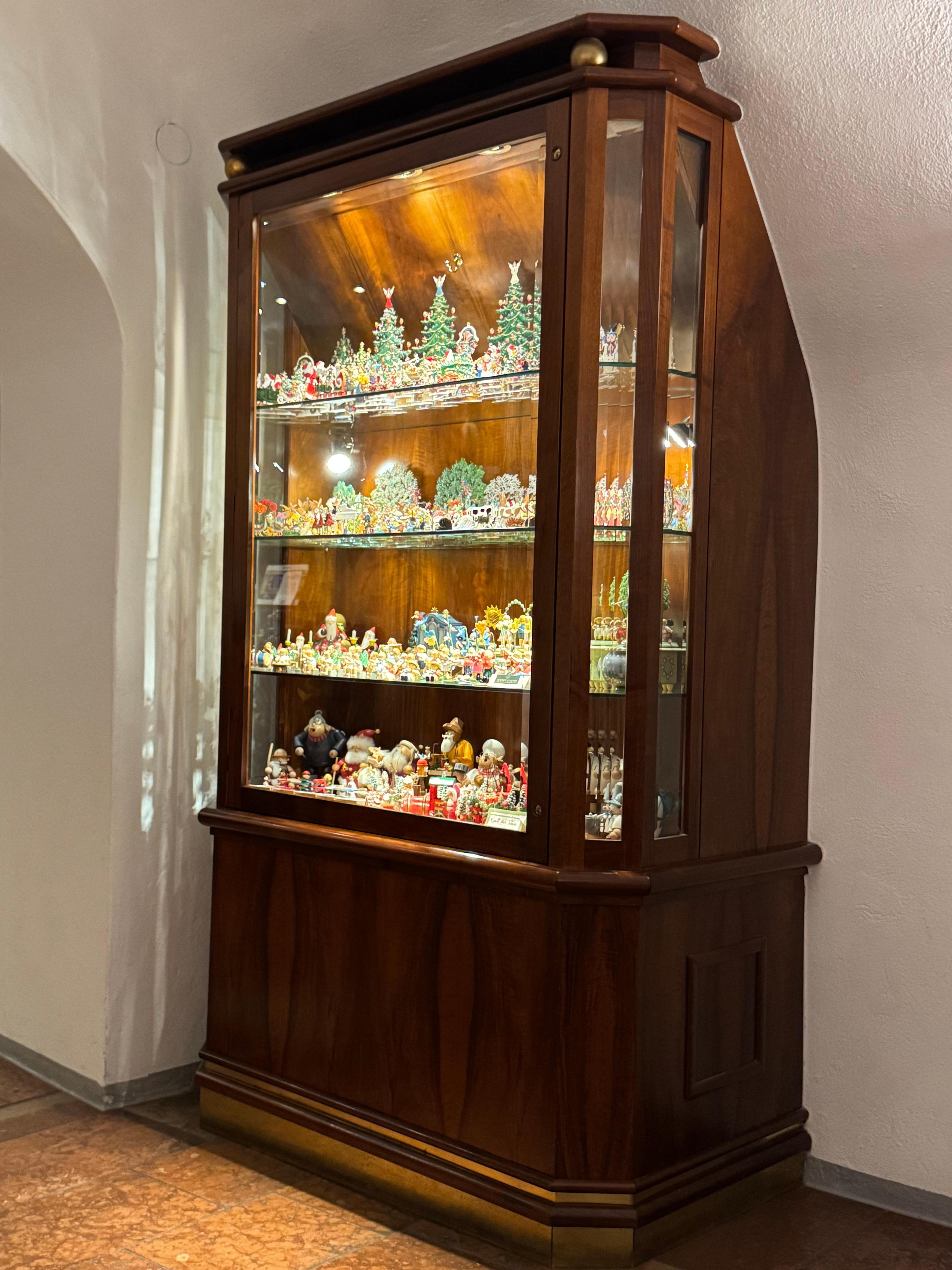 Display cabinet