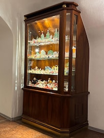 Display cabinet