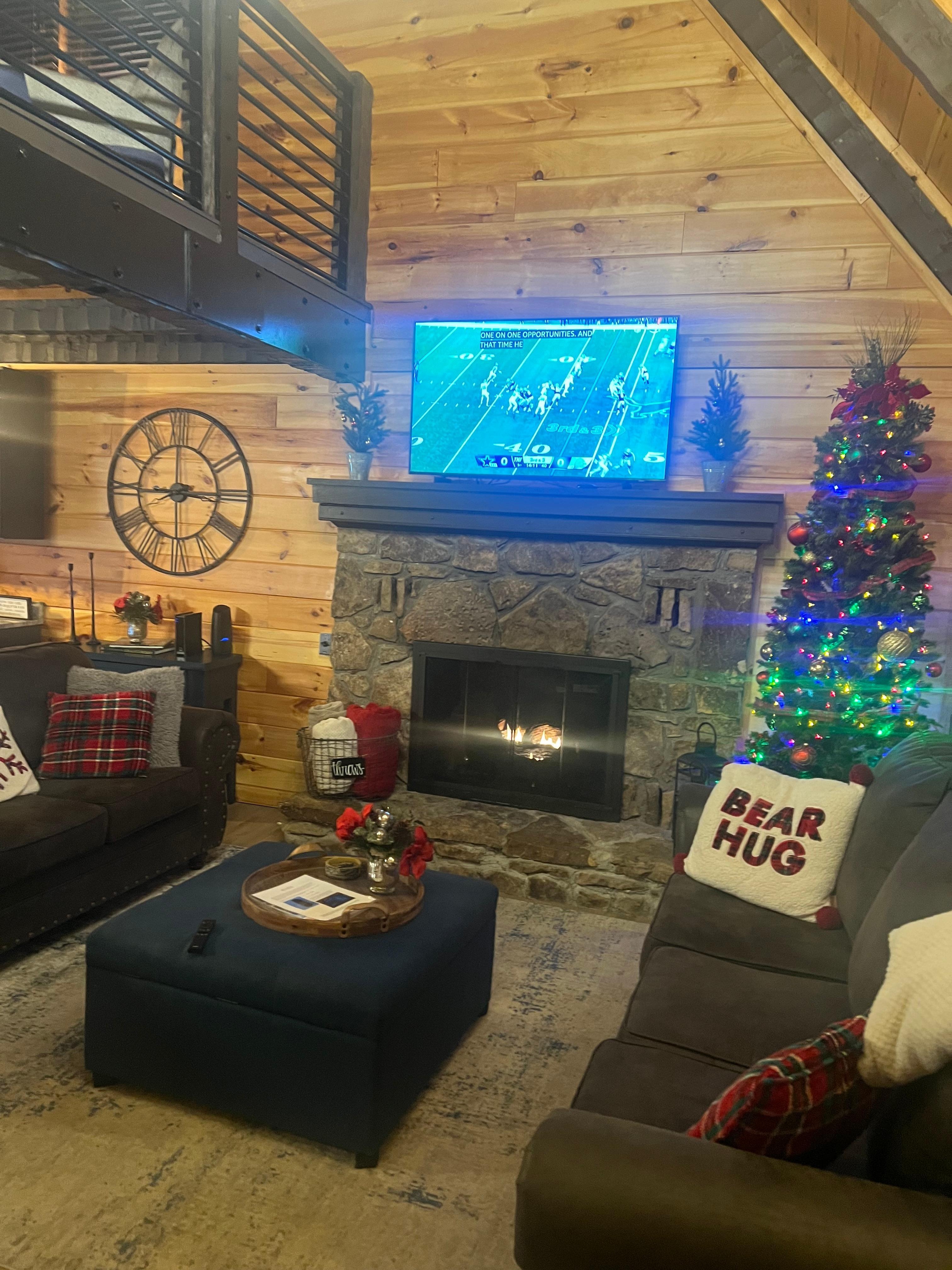 The Vrbo online pictures of the cabin were exactly as we found it. 