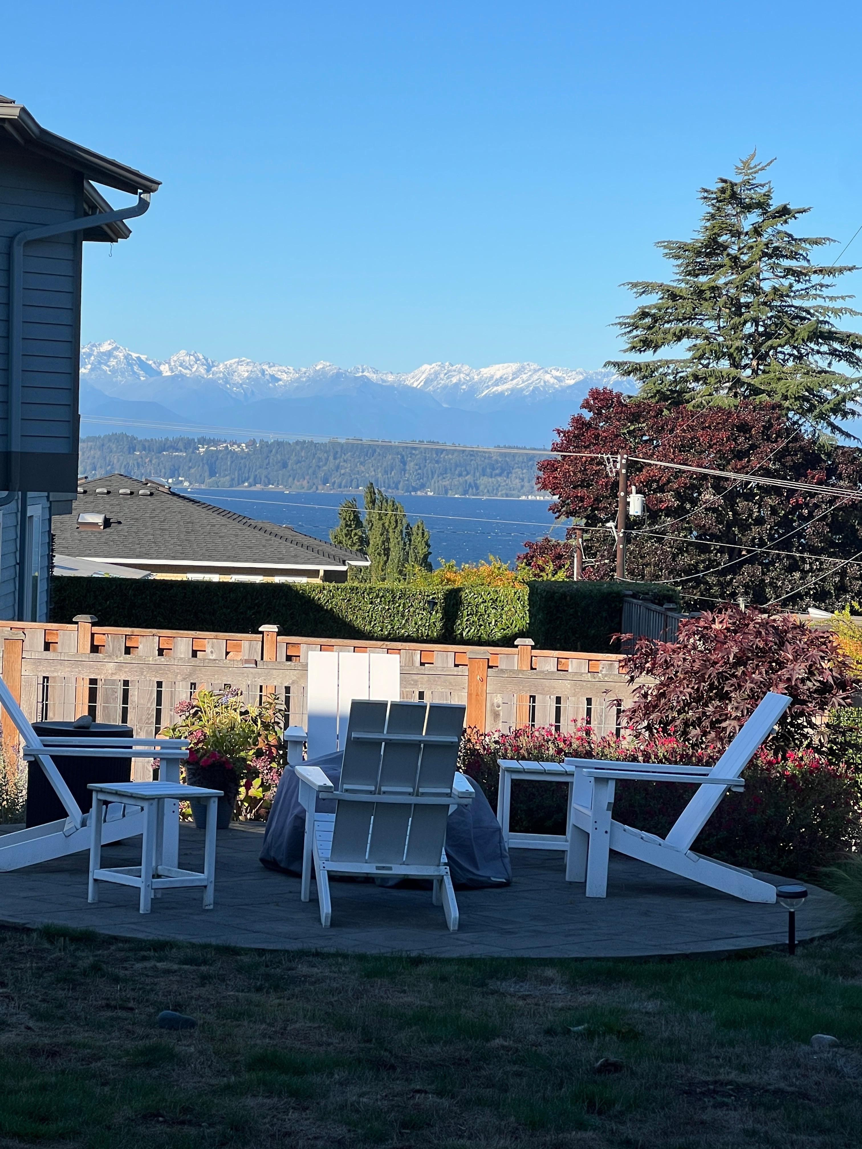 My last day there it snowed on the mountains! 