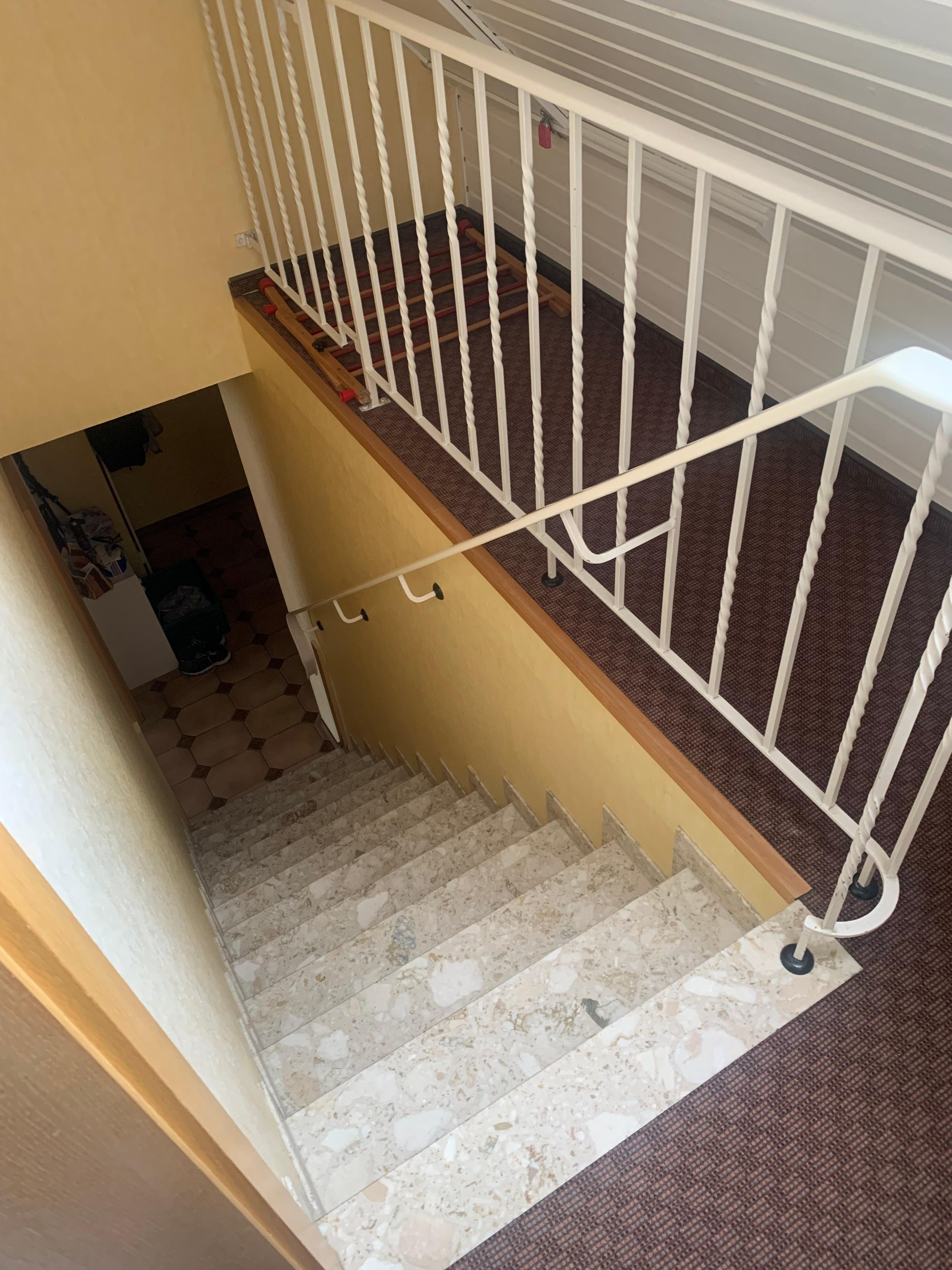 Steile Treppe, 2. Bett schlecht erreichbar.