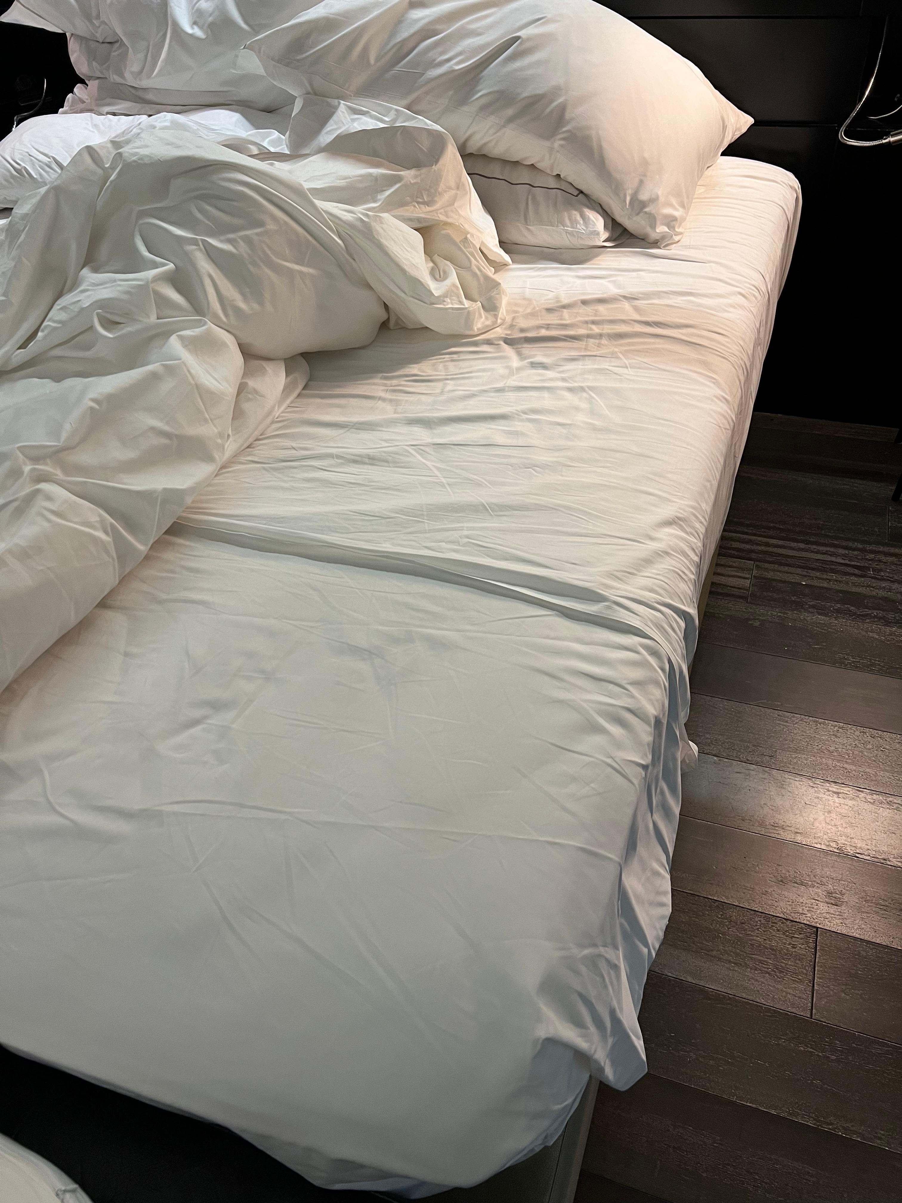 Bedsheet was shorter than the bed!