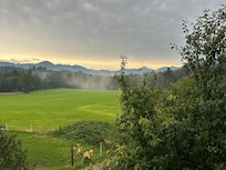 Morgendlocher Blick (nach dem Gewitter) aus dem Küchenfenster.