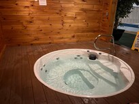 Hot tub was great after skiing!