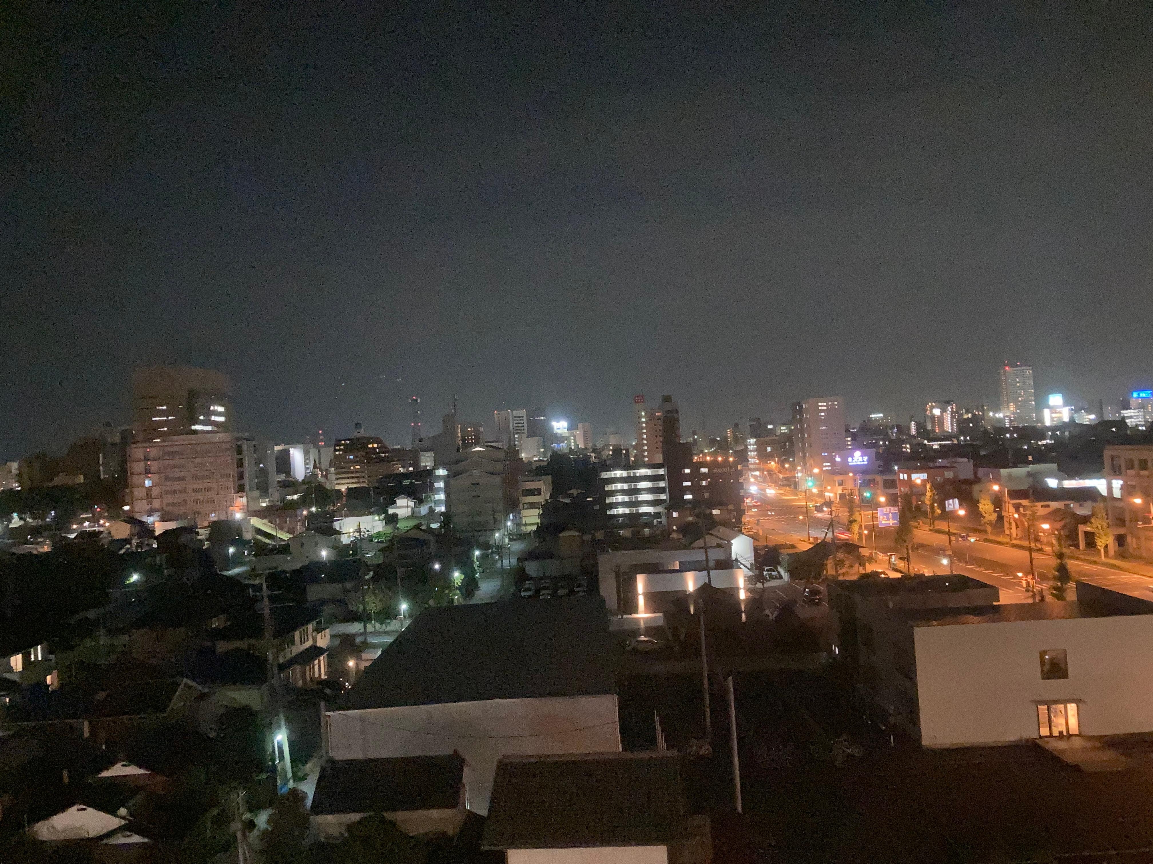 窓から撮影した前橋駅方面の夜景