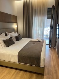 Bedroom with access to balcony