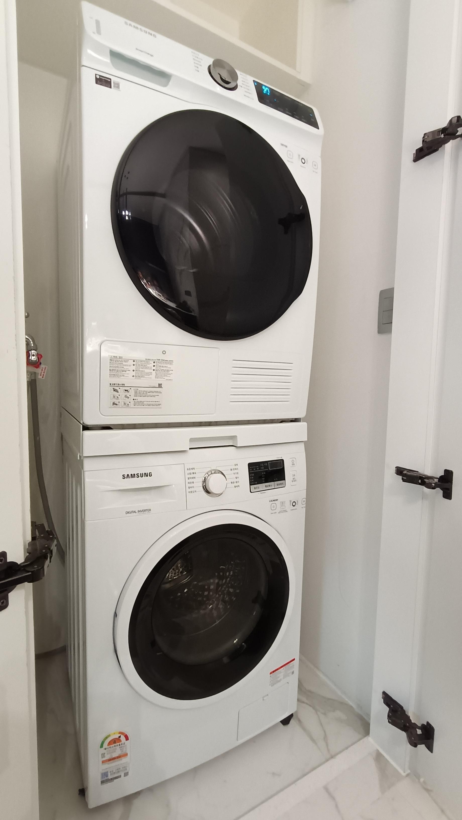 洗濯機と乾燥機。韓国語表記のみ