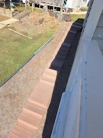 Steps from front area to lakeside