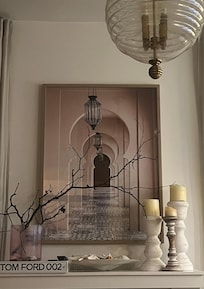 The decor was very tastefully done. Fireplace mantle style.