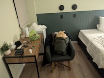 Póorly furnished room