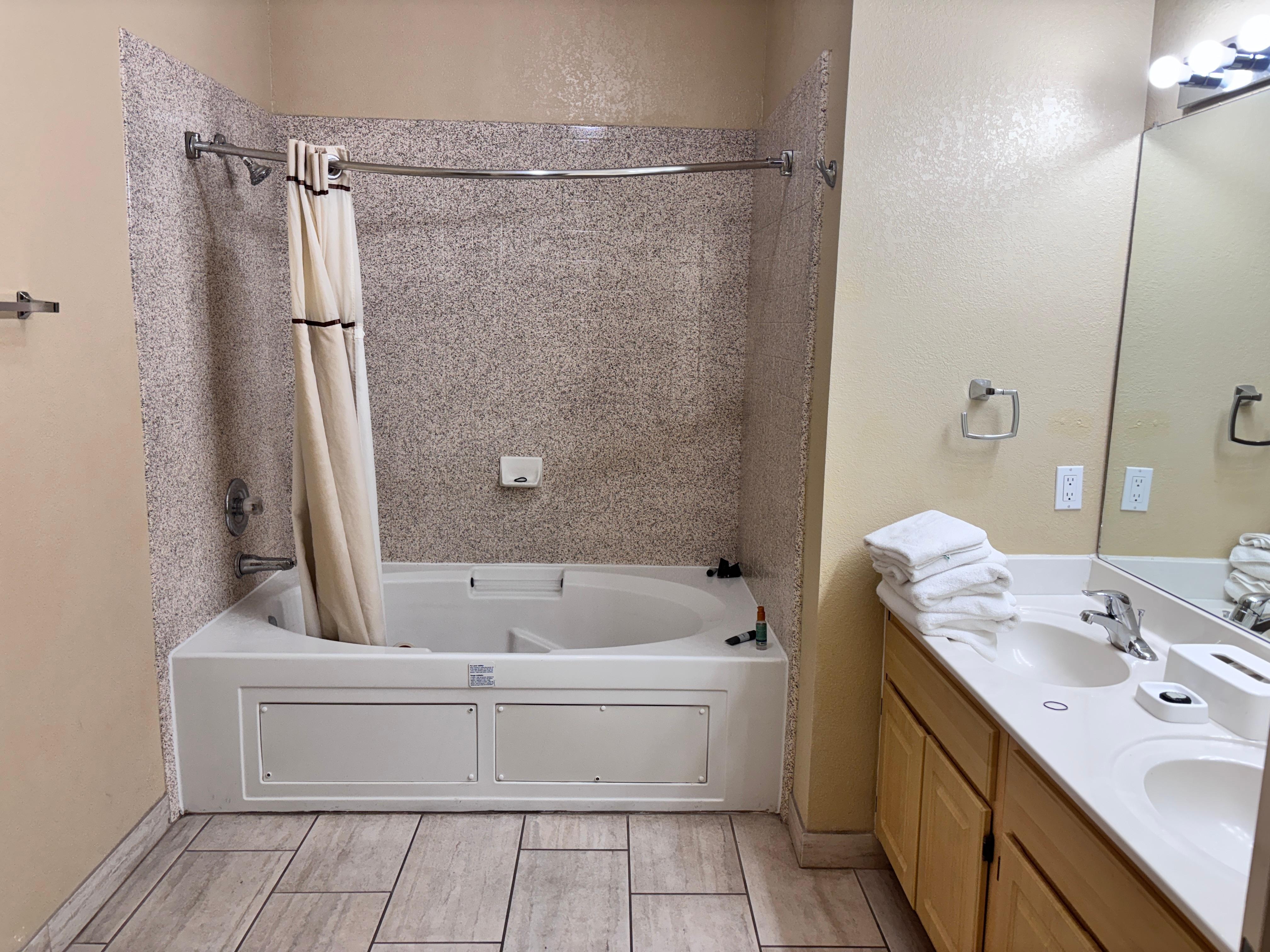 Jetted tub. Works very well … super spacious bathroom!