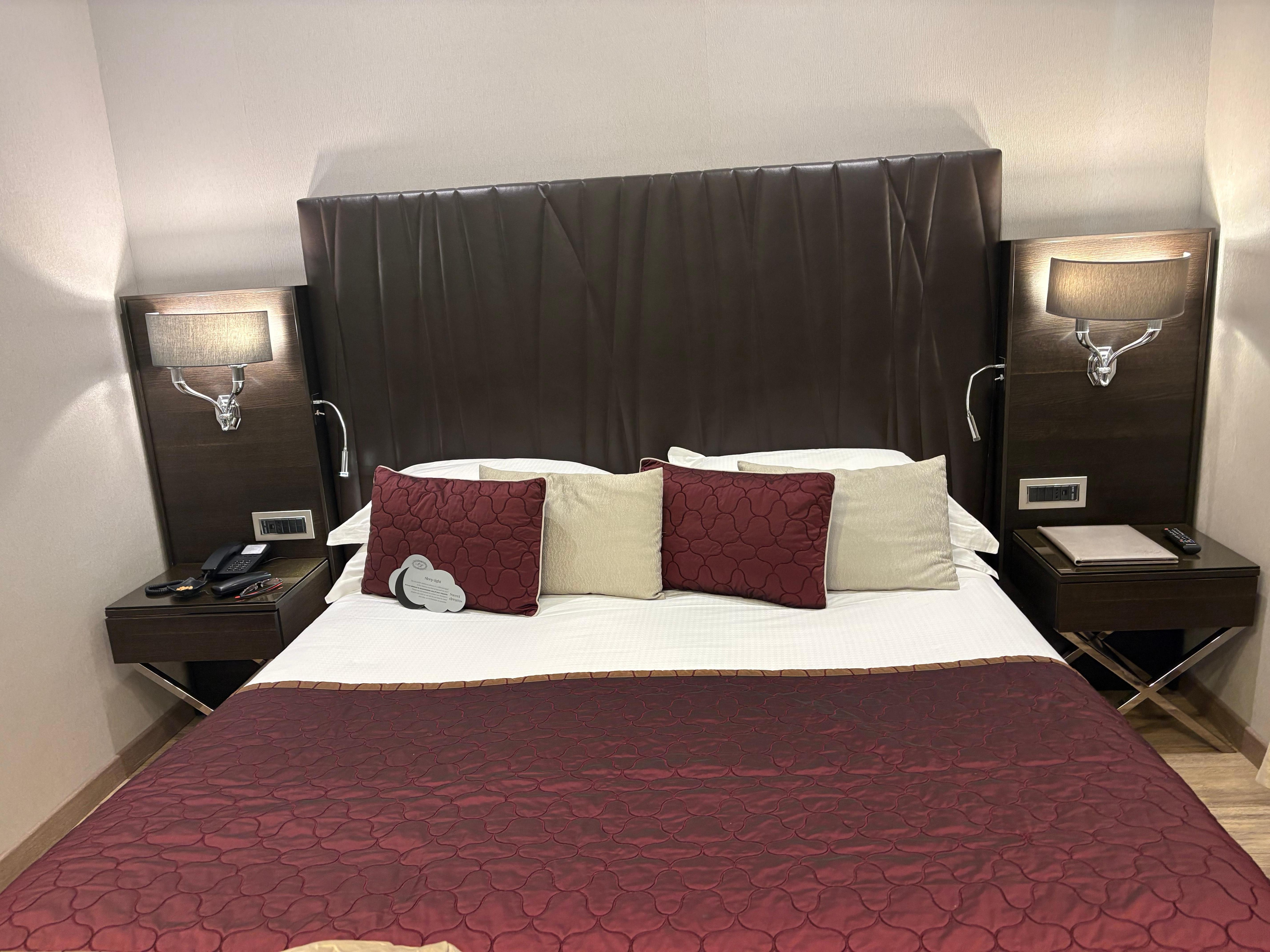 Deluxe triple room