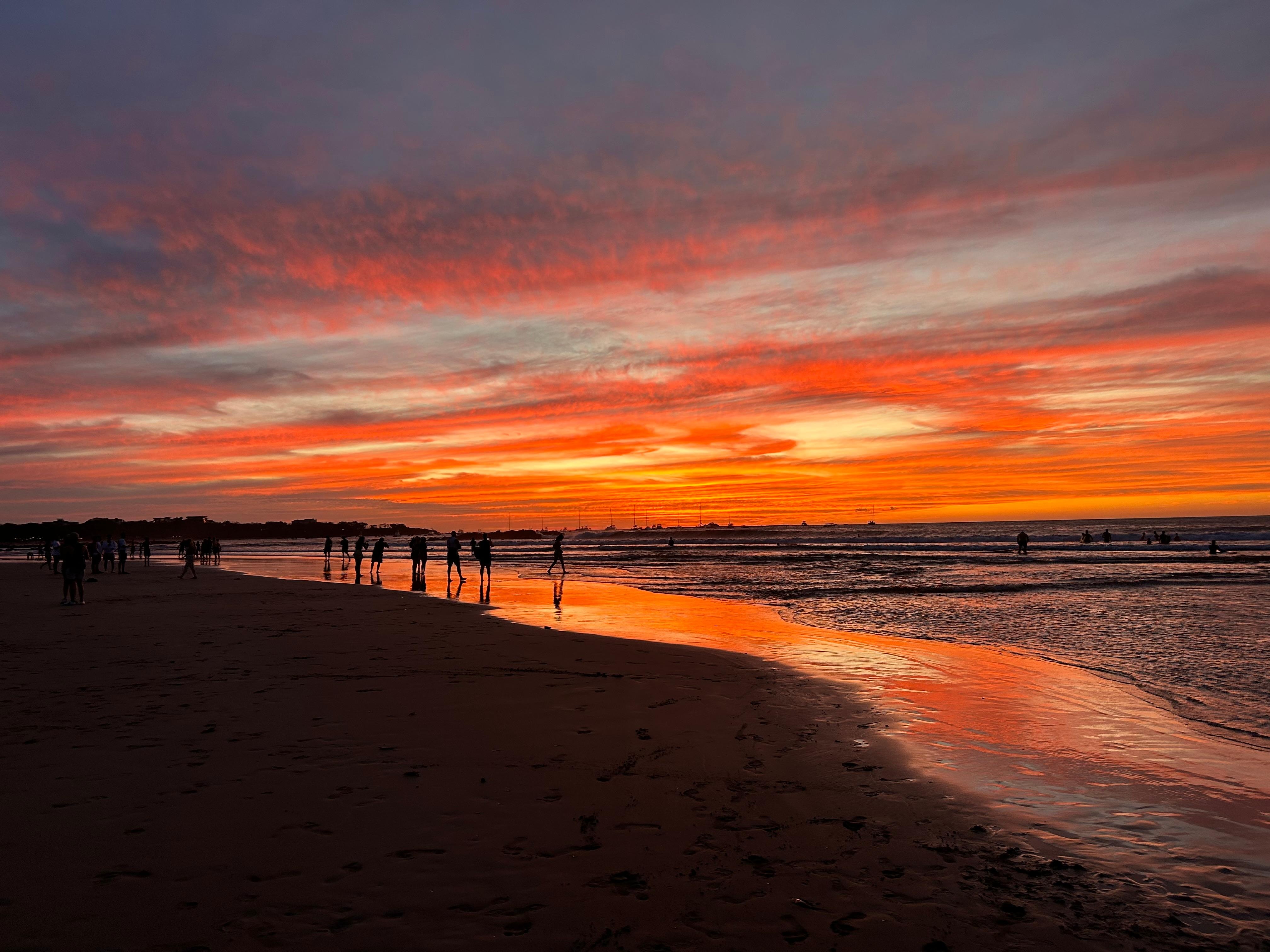 1-2 blocks from the beach 