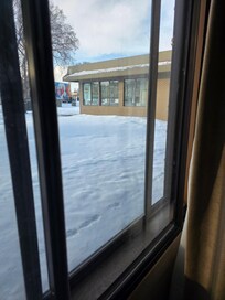 No screen in windows and poor lock.