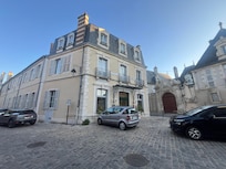 Idéalement situé angle rue jacques coeur