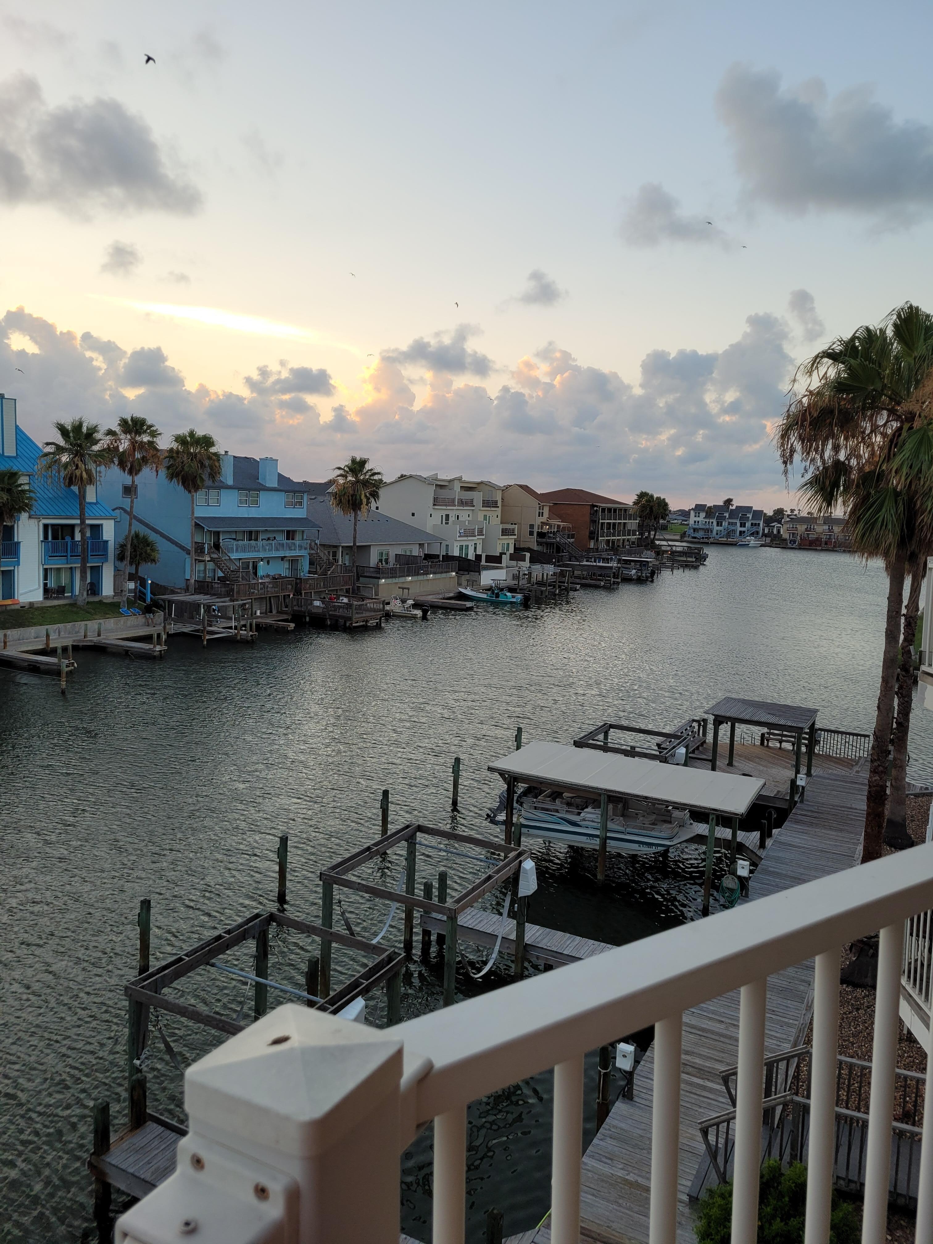Great location, on the canal.