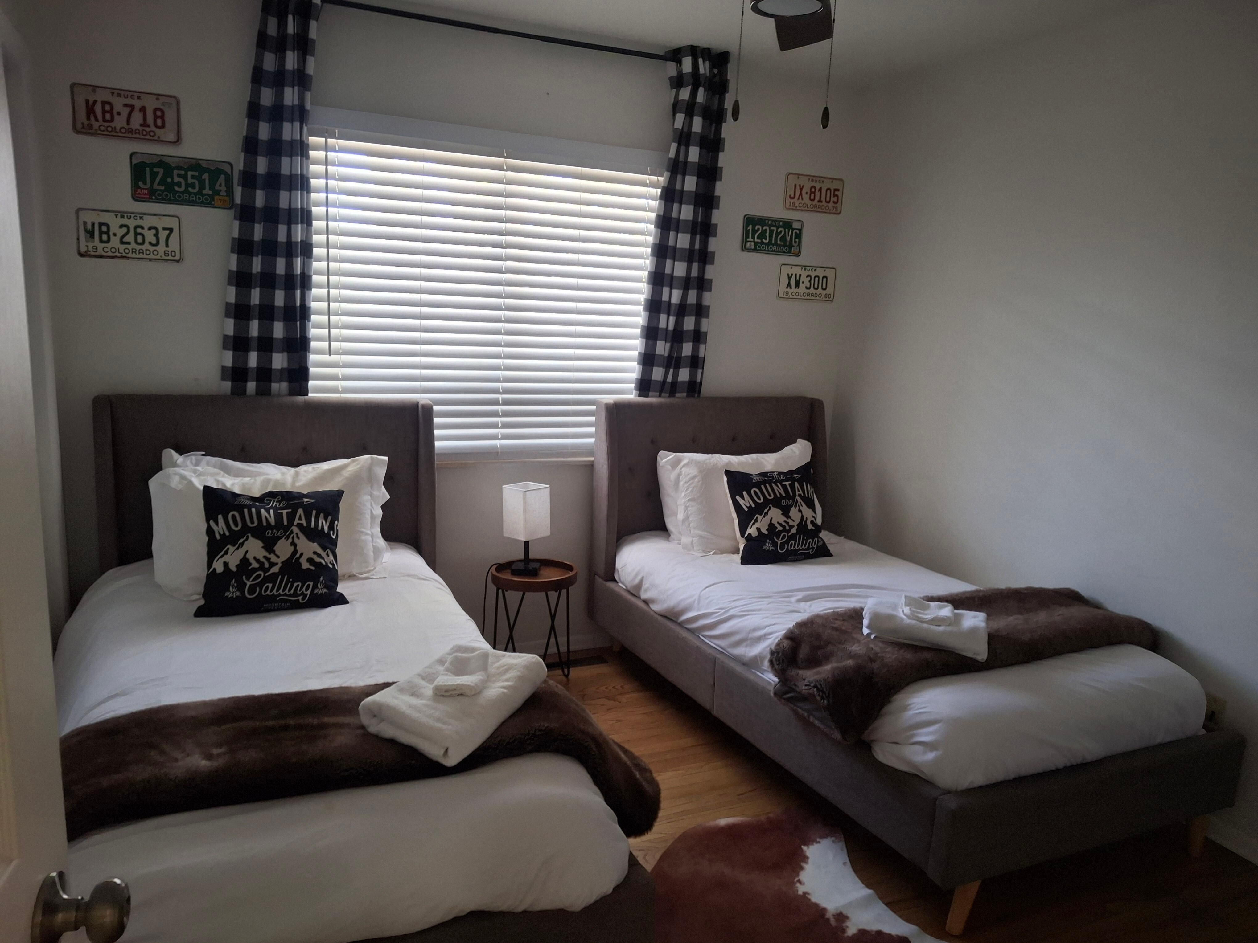 2 twins, upstairs bedroom 