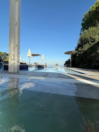 Jacuzzi (thermal pool) area