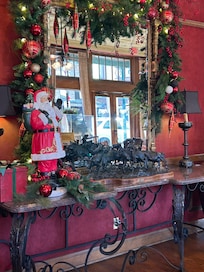 Beautifully decorated for Christmas!🎄