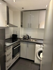 Kitchen - has a washing machine.