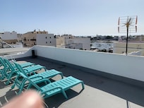 6 or 7 sun beds on the roof,rarely anyone else there.