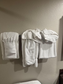 this is how housekeeping put towels in the bathroom