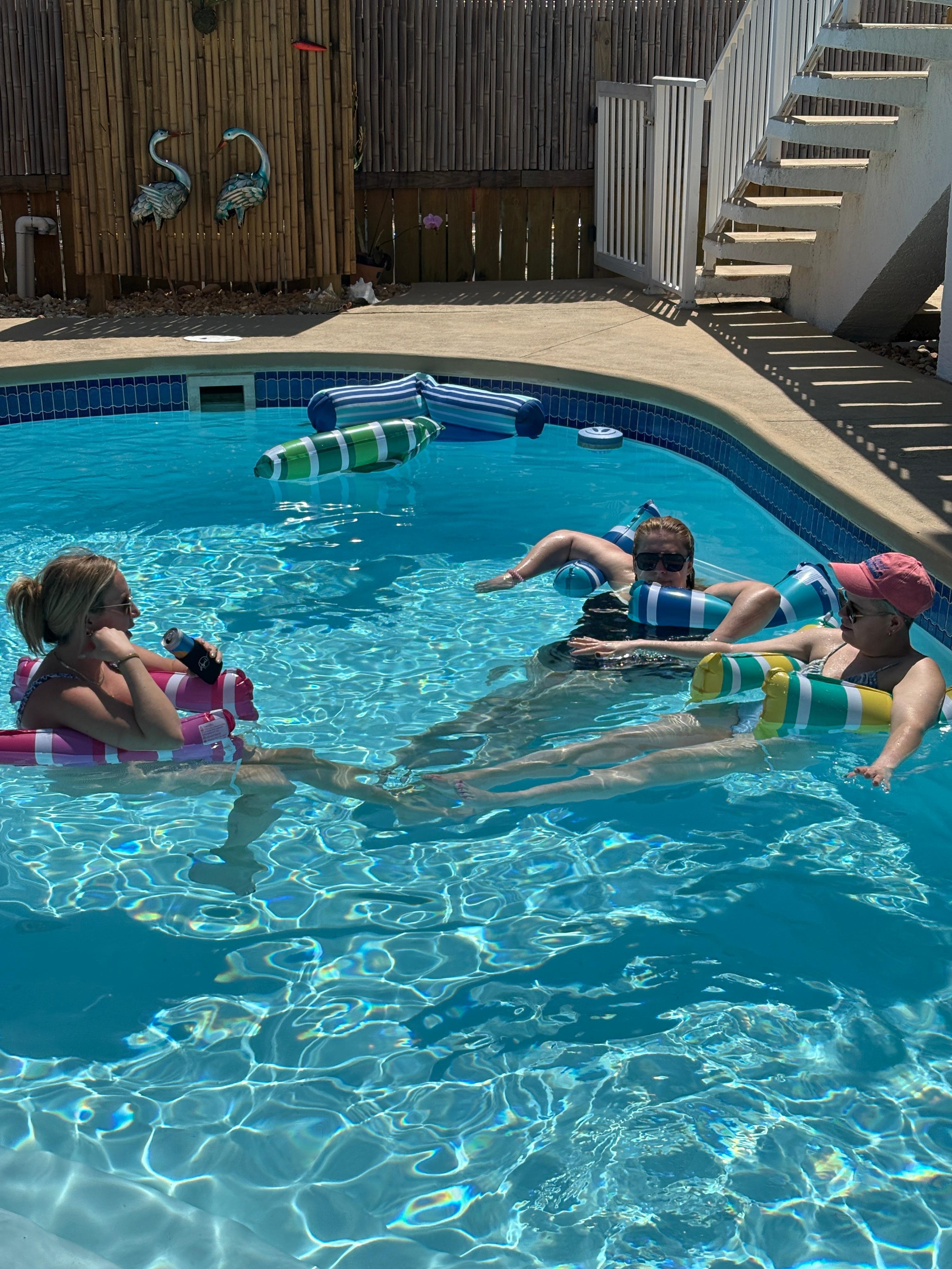Relaxation in the pool every day!