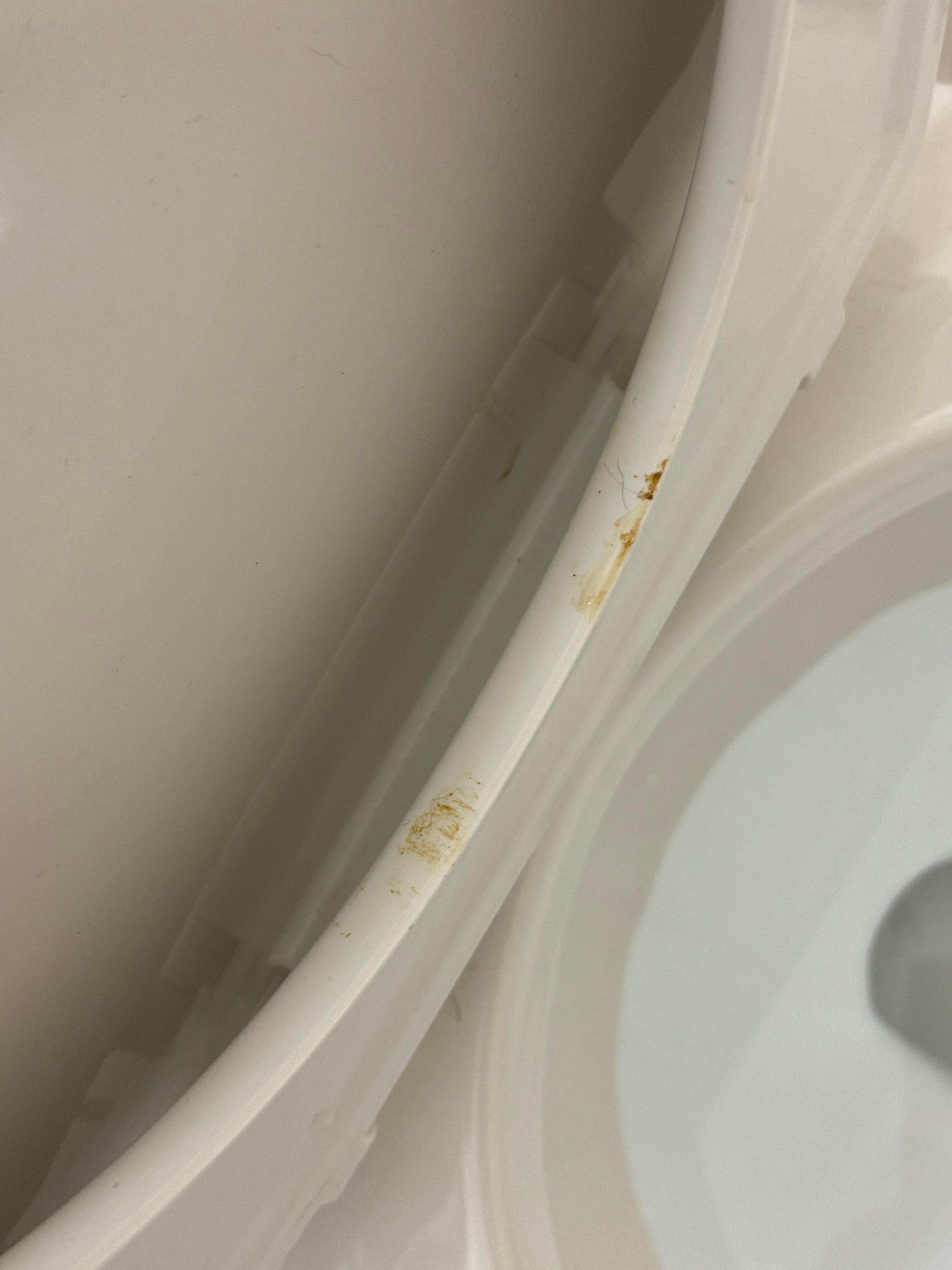 Pee and poop on the Tolit
