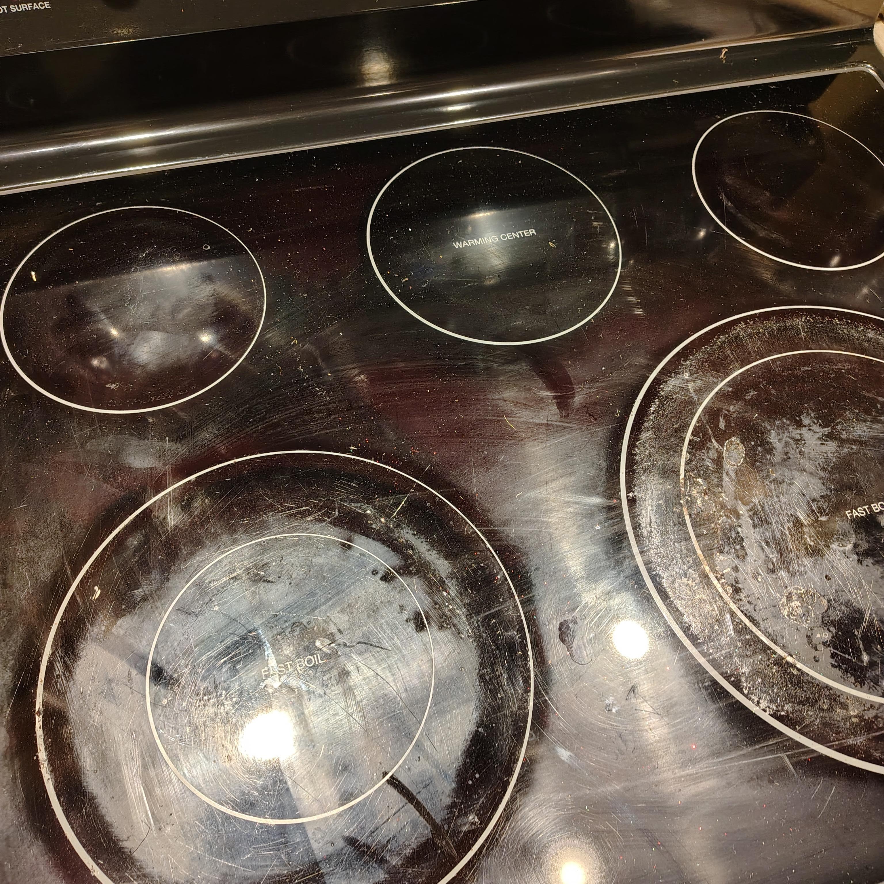 Salt, grease and glitter on the stove