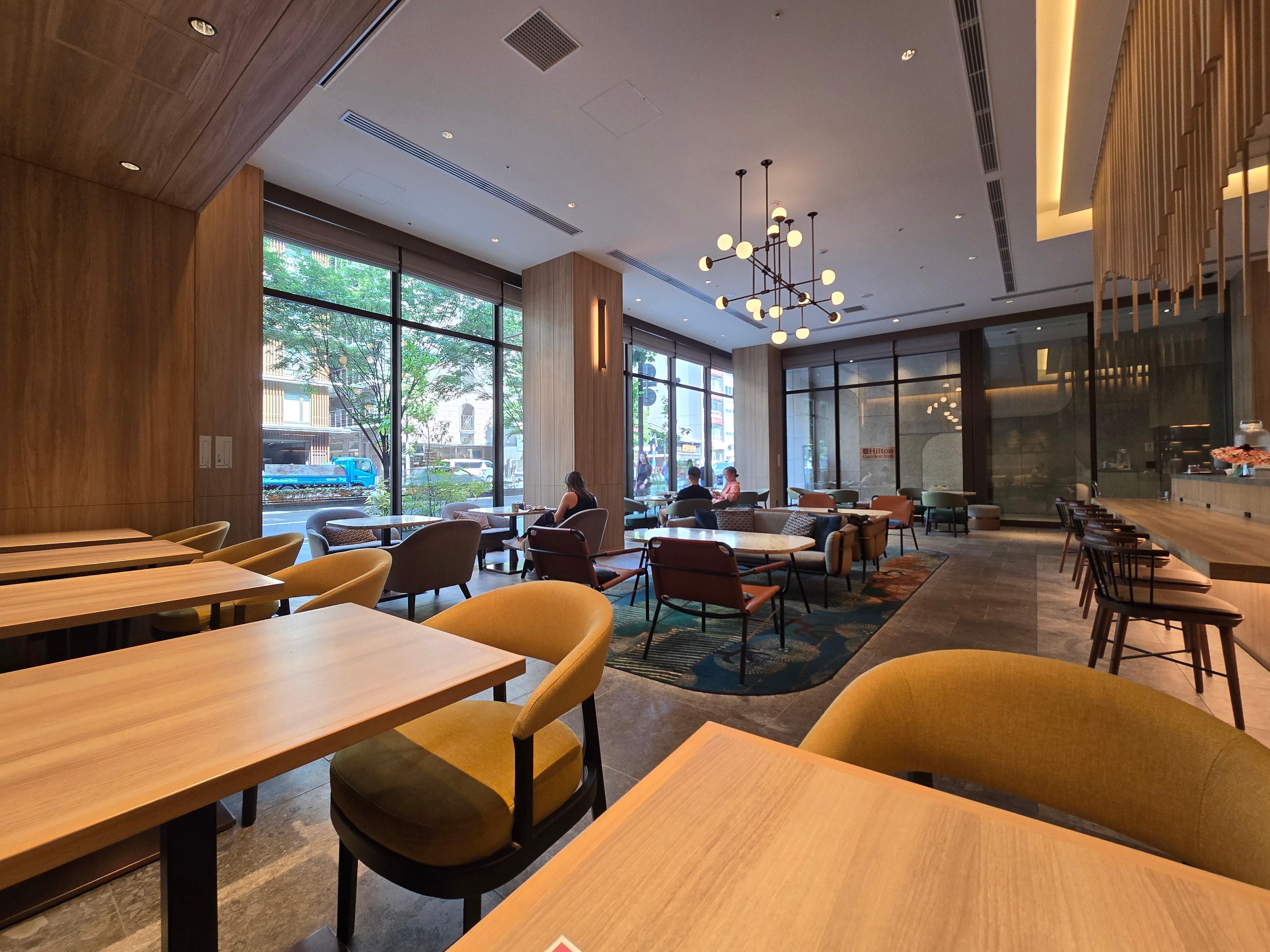 Dining and lobby