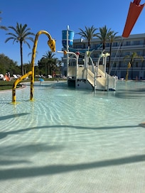 Une des piscines avec jeux d’eau