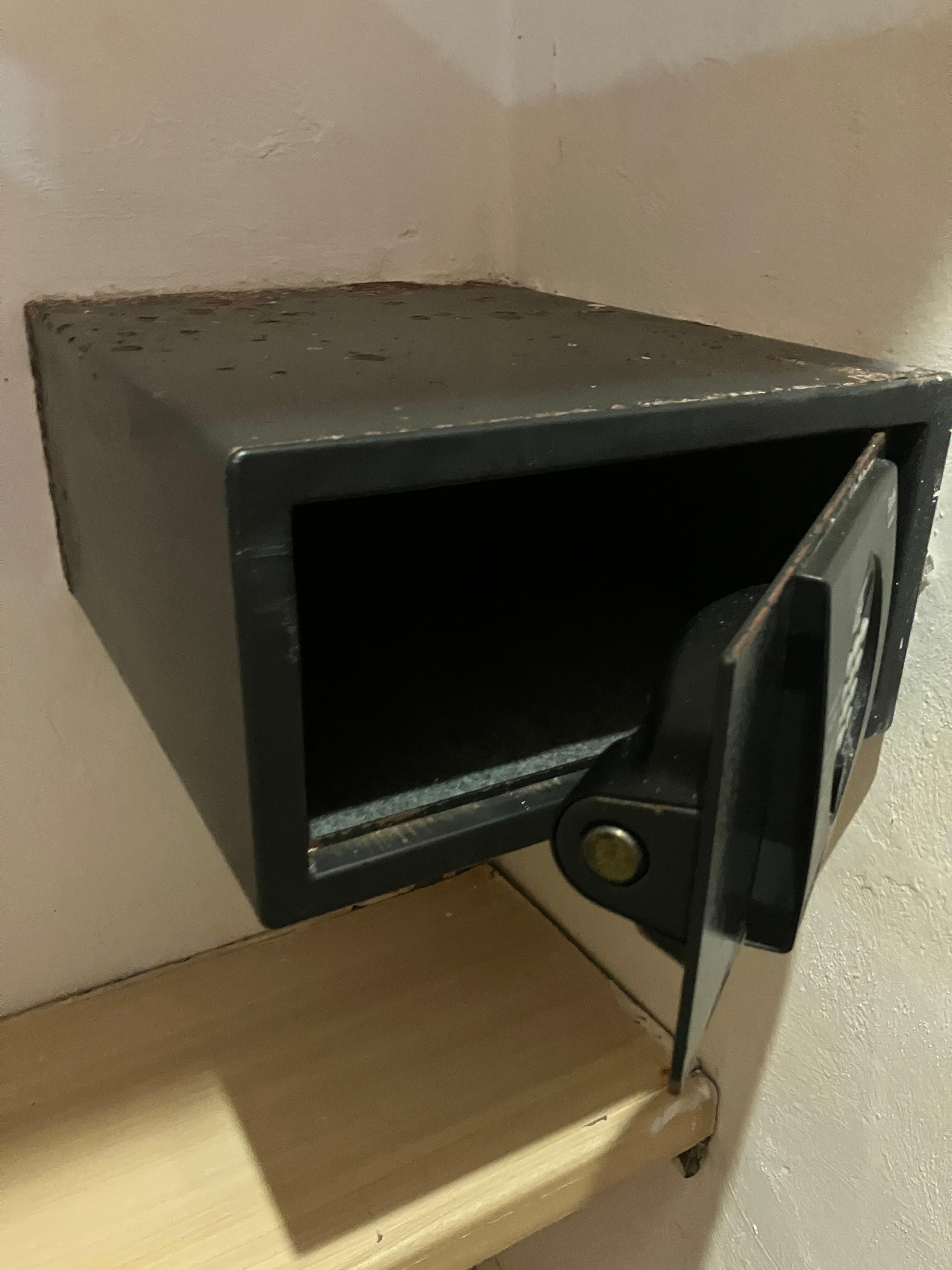 No safety deposit box working in any room.