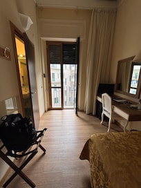 Single person room.