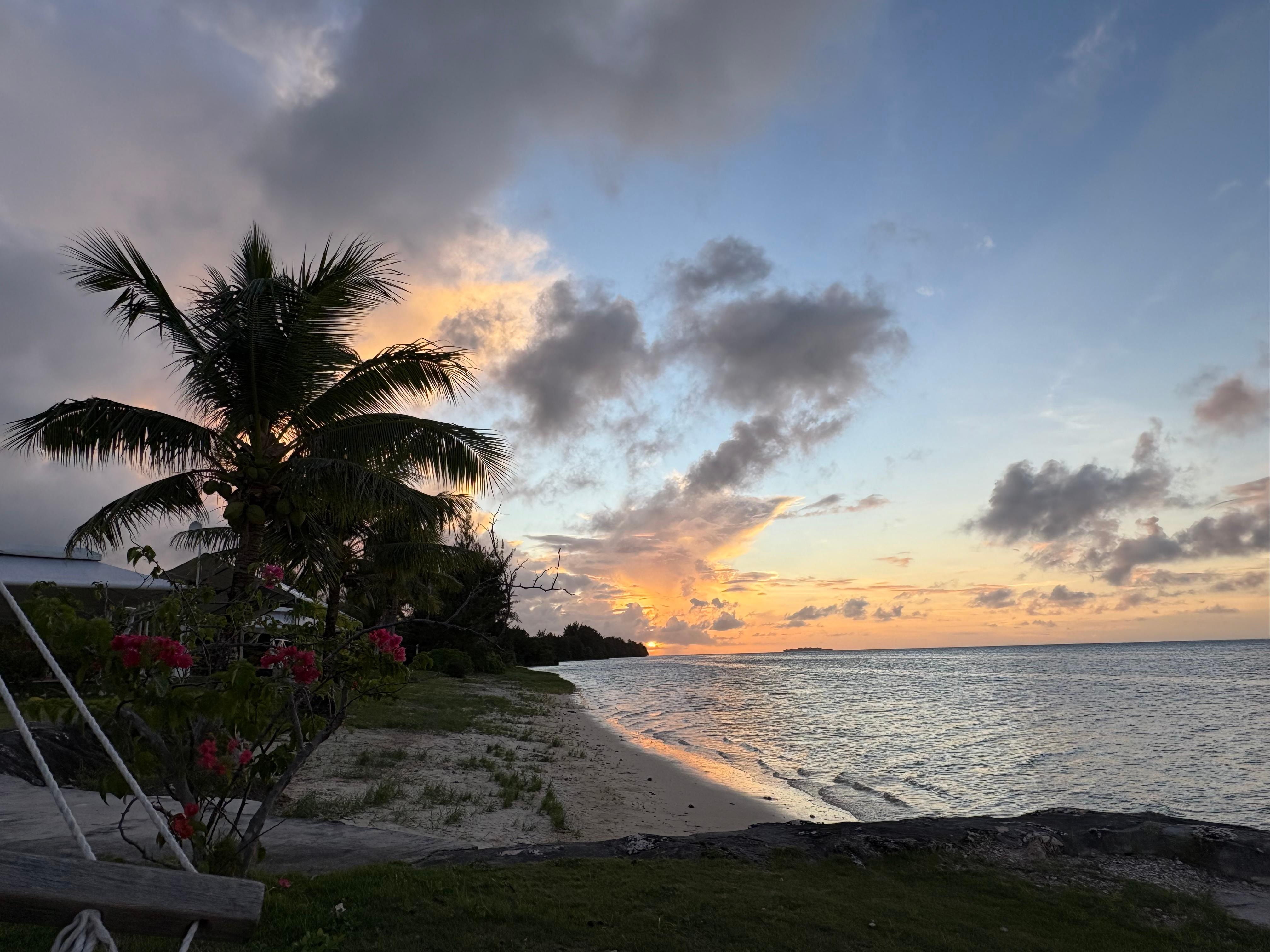 ヴィラから直接ビーチでの夕日