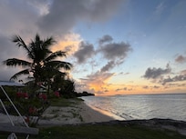 ヴィラから直接ビーチでの夕日