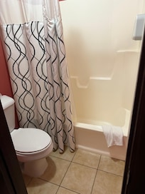 Clean bathroom, sink was outside of shower/tub and toilet. Good water pressure
small towels