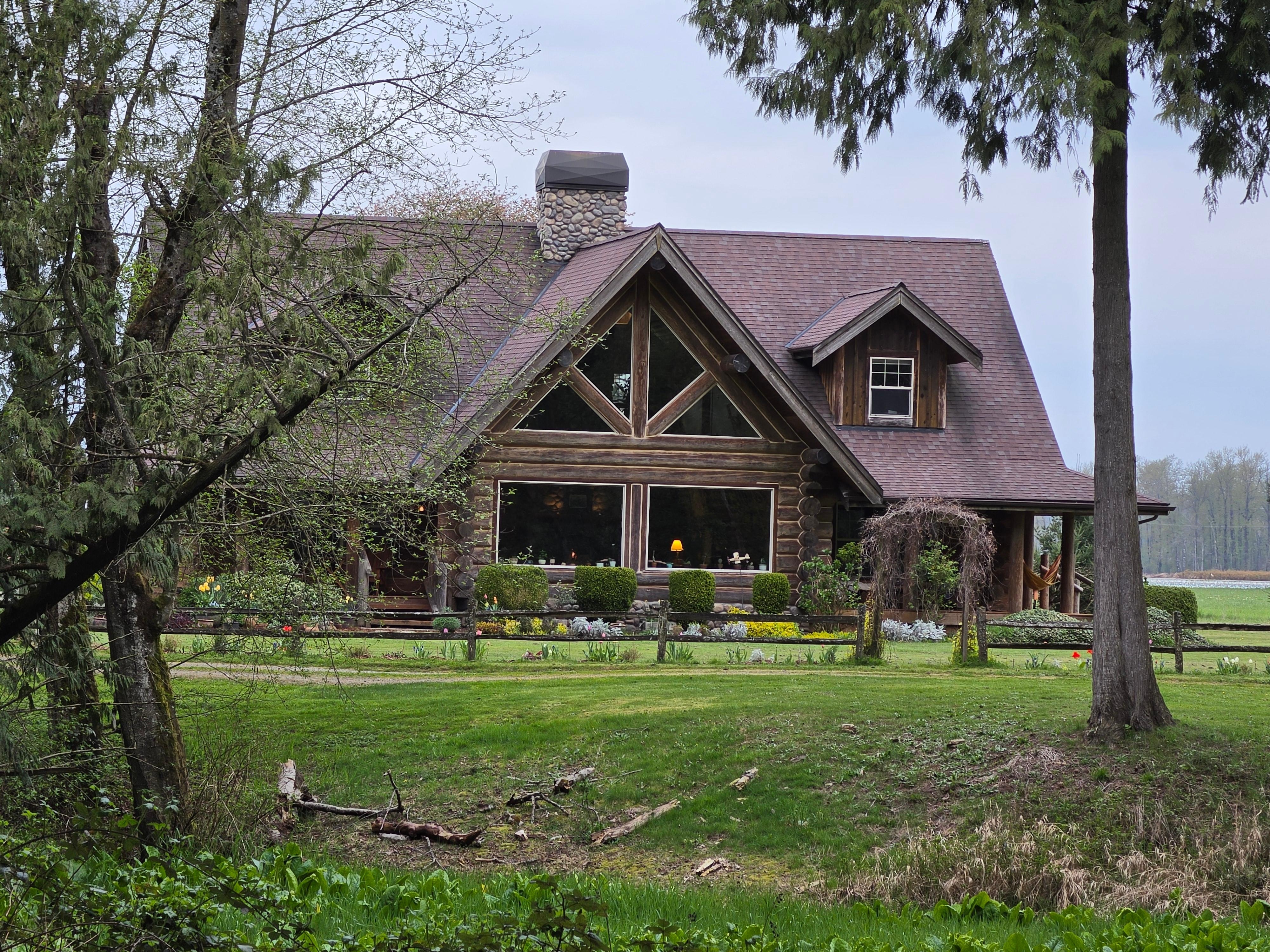 Very beautiful log home.