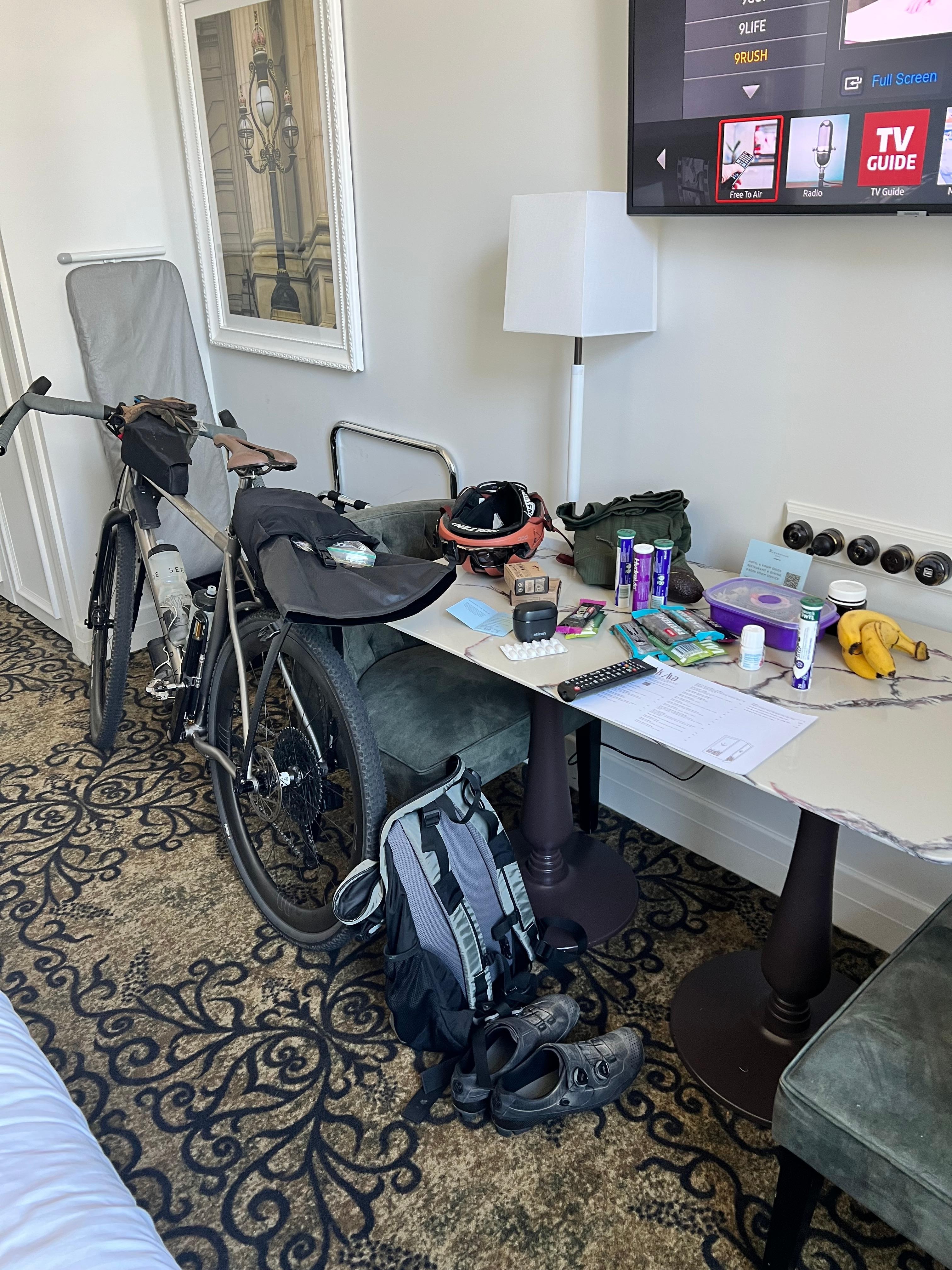 Booked in for a quiet night and a comfortable bed before a 250km ride… I wasn’t disappointed. 