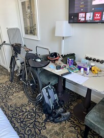 Booked in for a quiet night and a comfortable bed before a 250km ride… I wasn’t disappointed.