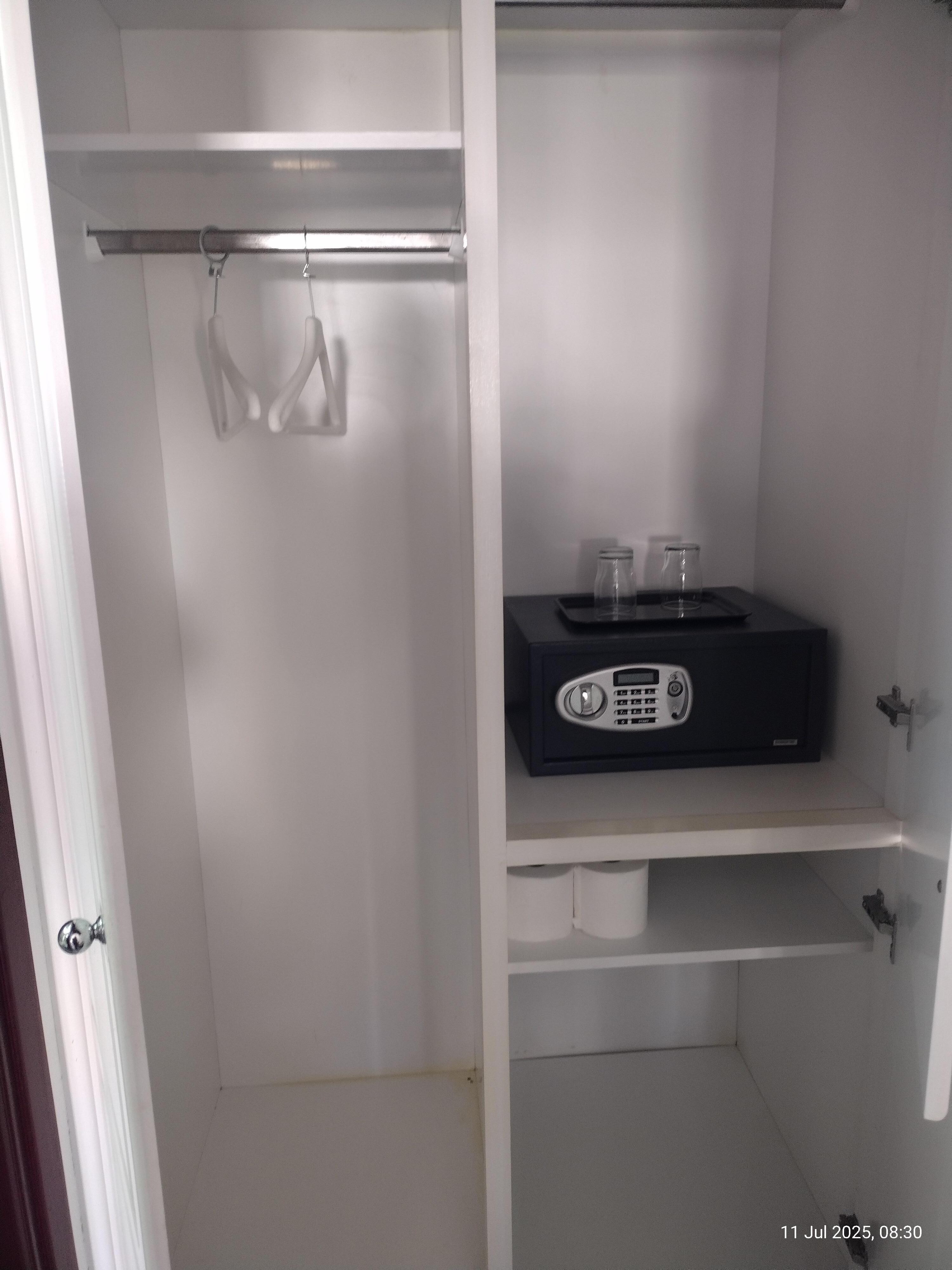 Limited cupboard/ clothing space